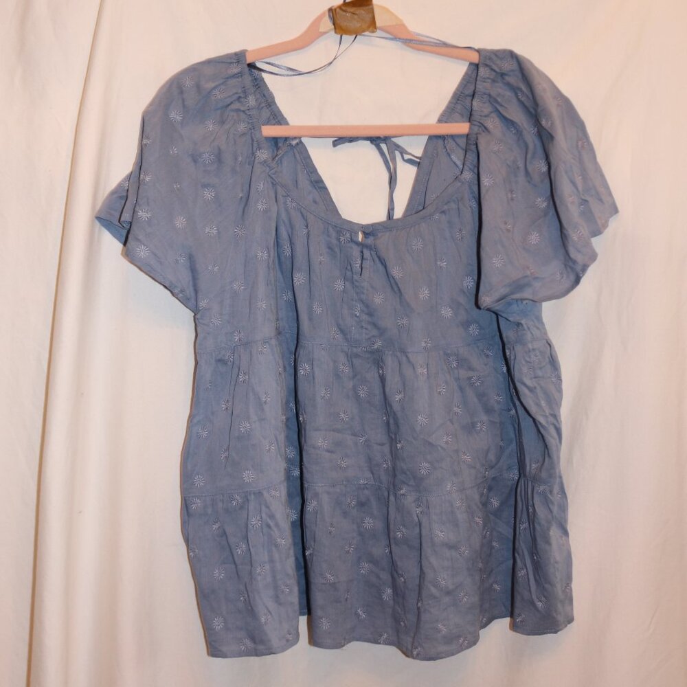 Old Navy Blue Embroidered Blouse.EUC. Asking: $15.